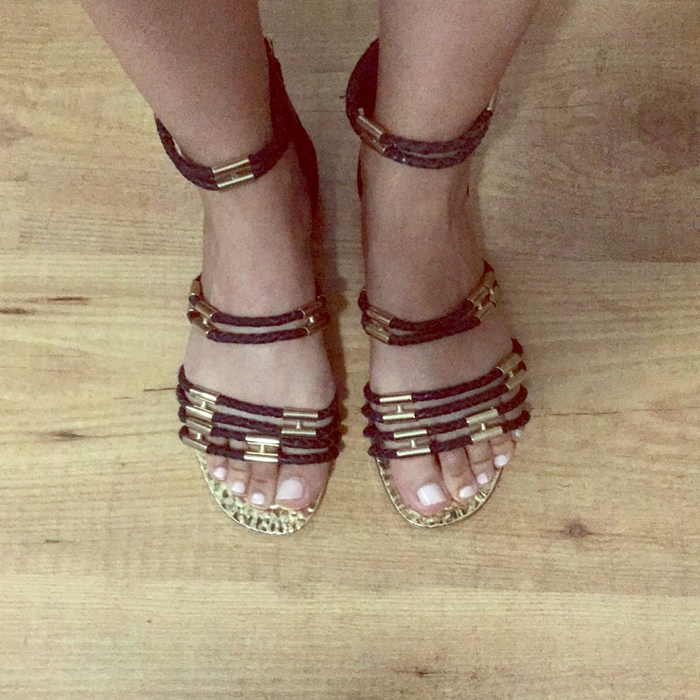 BCBGMAXAZRIA Black and gold sandals size 6.5